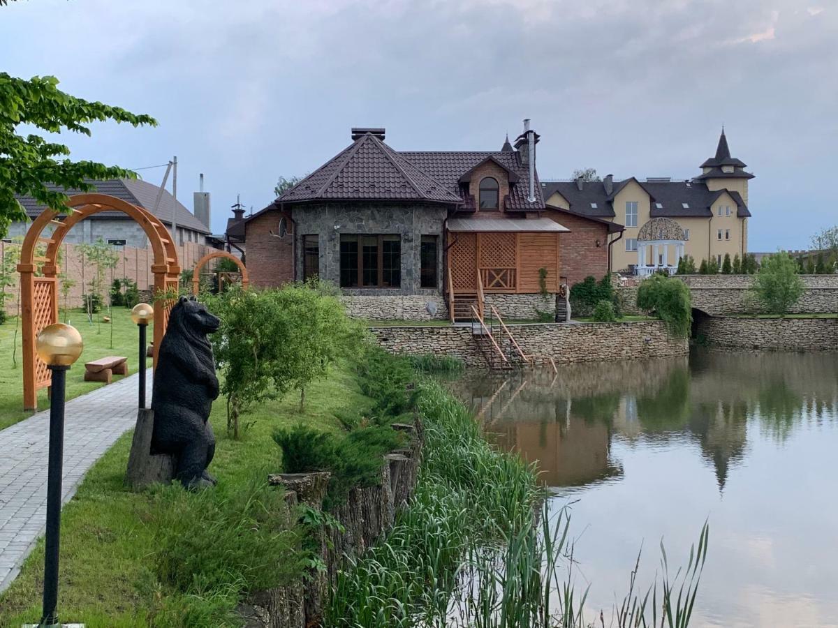 度假居 готельно-ресторанний комплекс прованс парк *